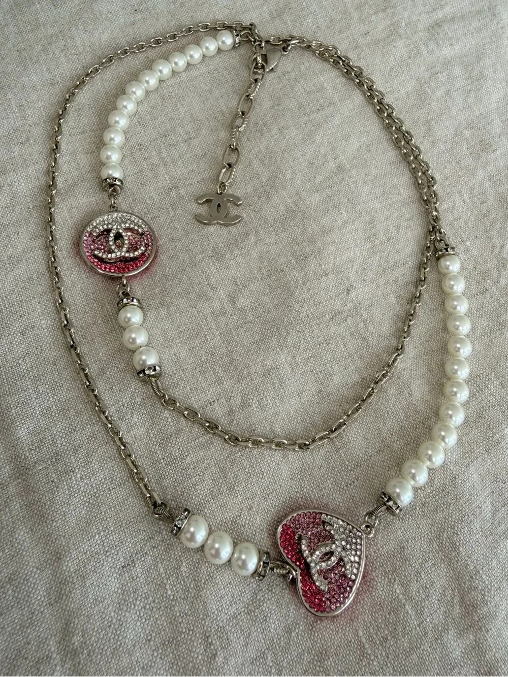 💗CHANEL Silver Chain Necklace with Pink and White Pearl Heart Pendant🤍